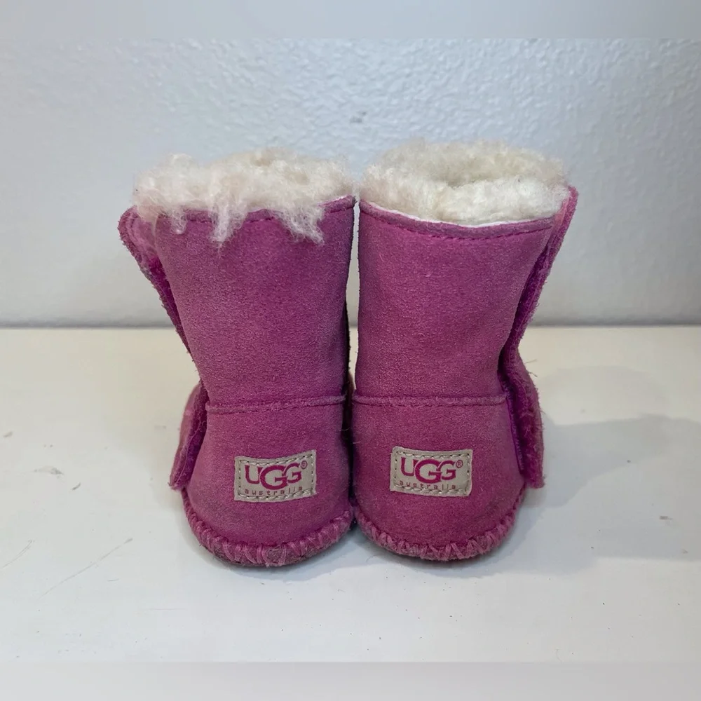 UGG Baby’s Caden Snow Pink Booties‎ with Cozy Lining Size 4/5